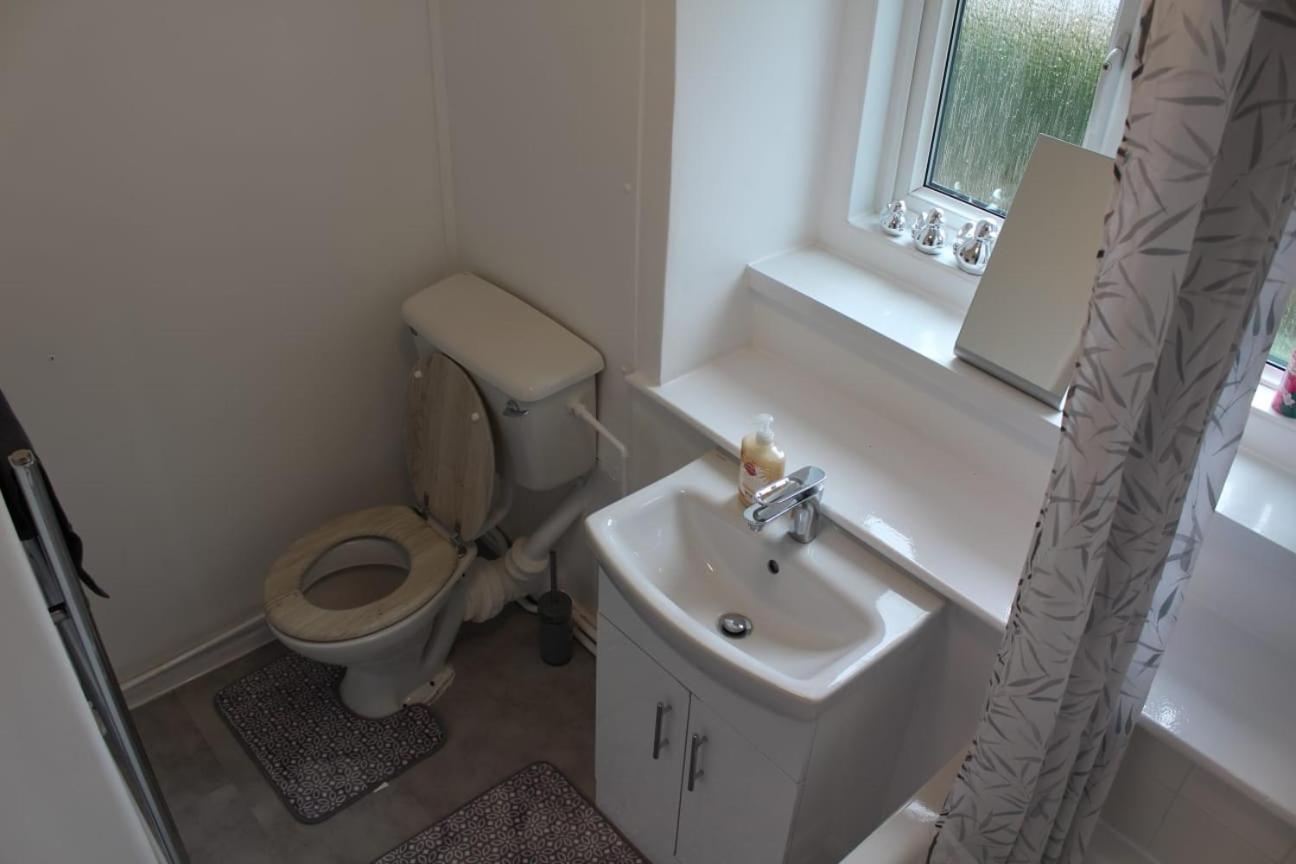 2 Bedroom Entire Flat 2 Minutes From Underground Londra