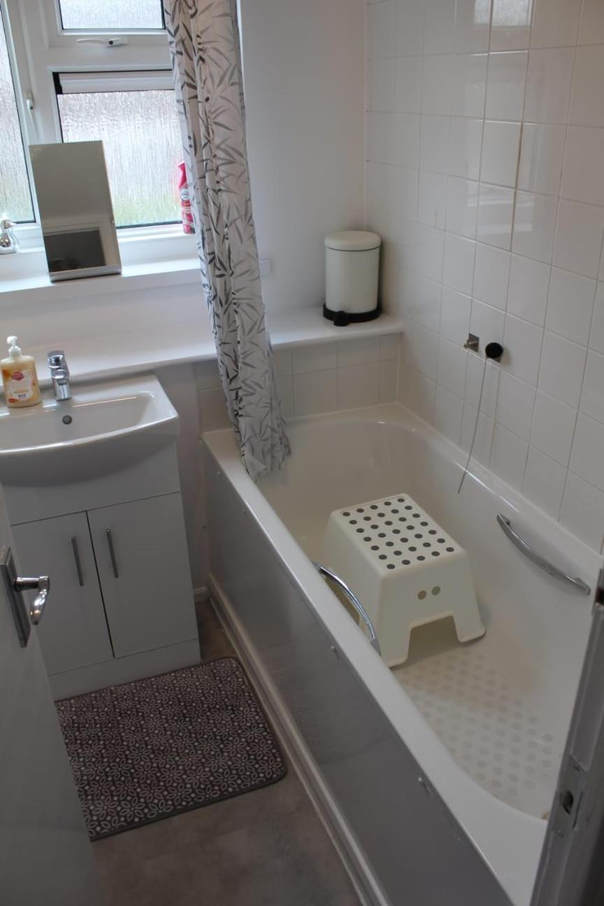 2 Bedroom Entire Flat 2 Minutes From Underground * Londra