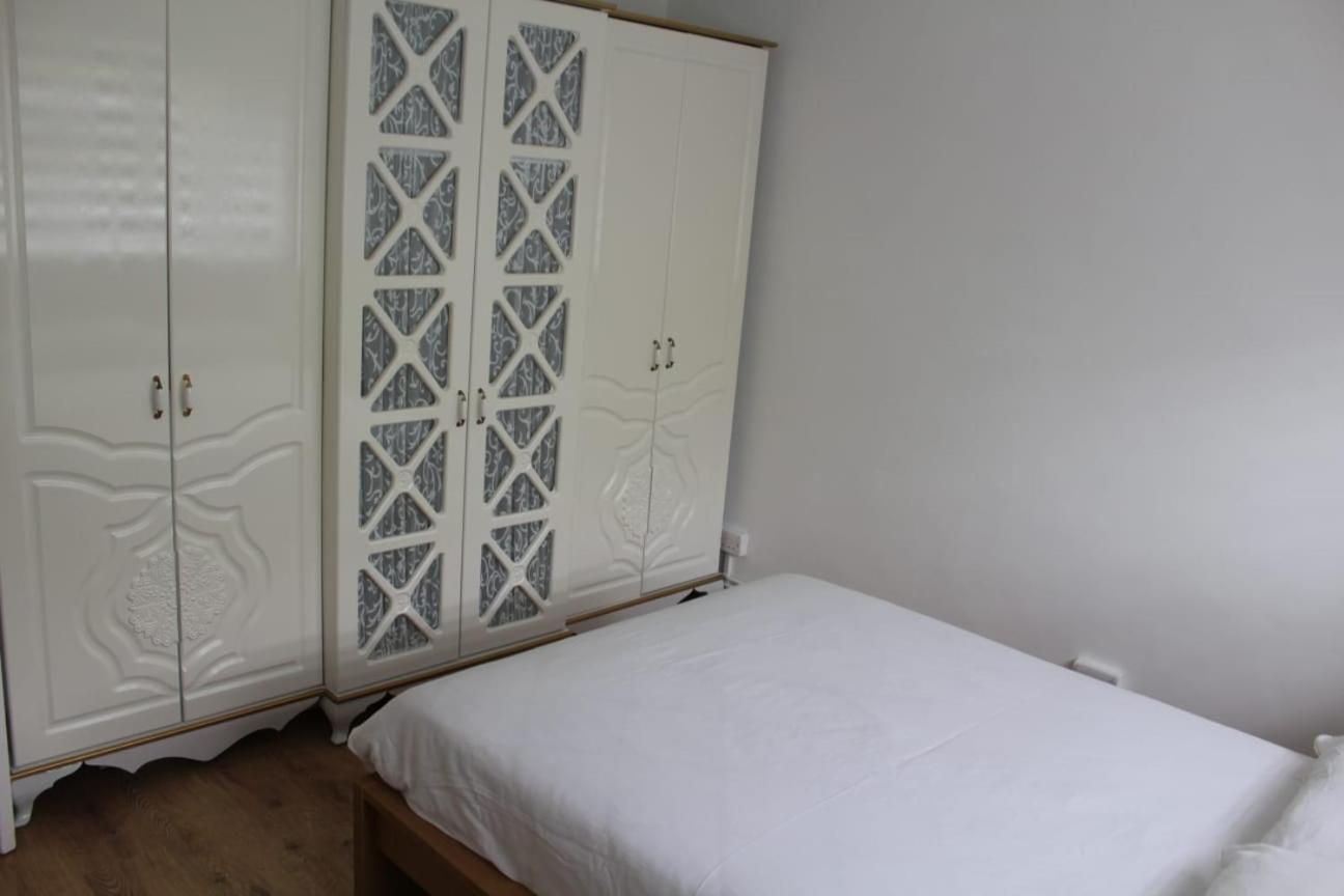 Appartamento 2 Bedroom Entire Flat 2 Minutes From Underground Londra