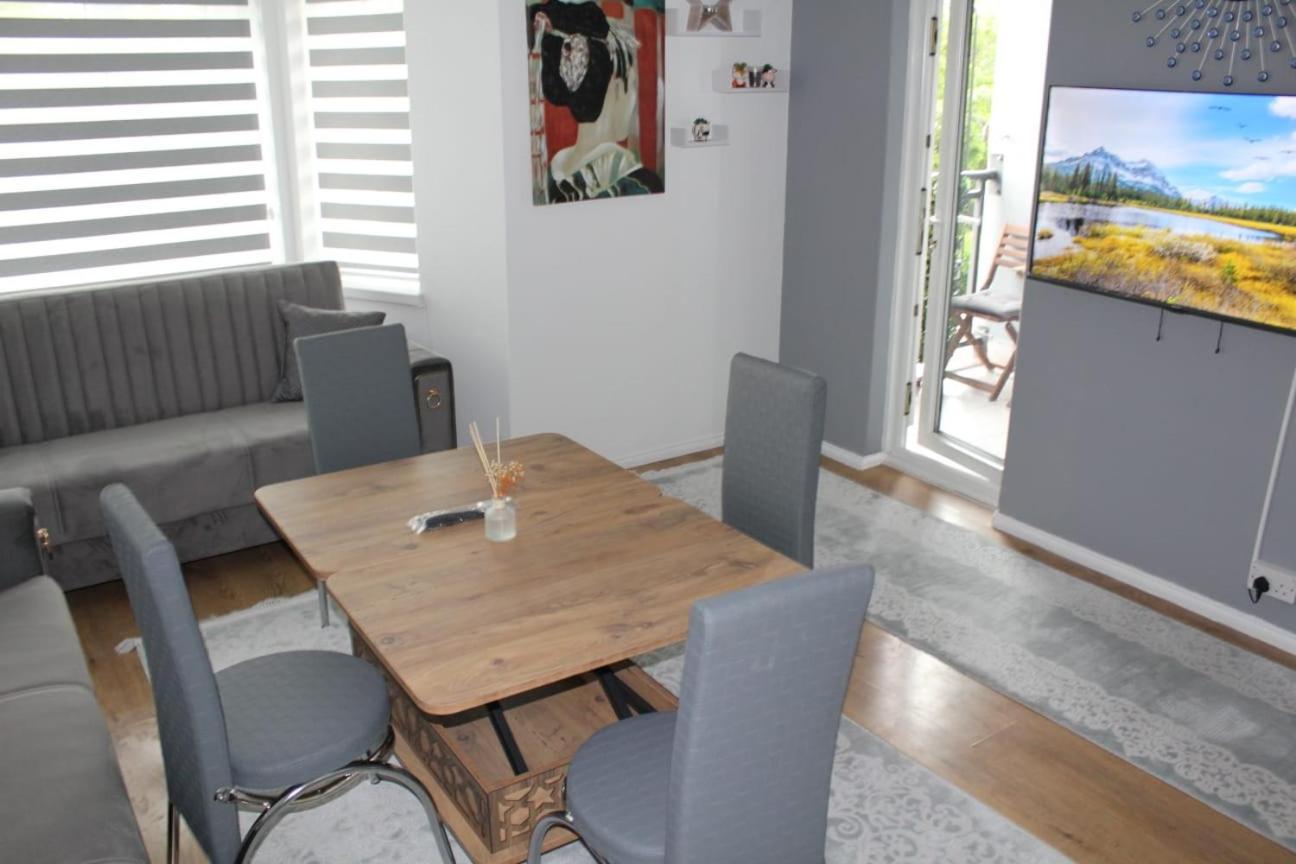 2 Bedroom Entire Flat 2 Minutes From Underground Appartamento Londra