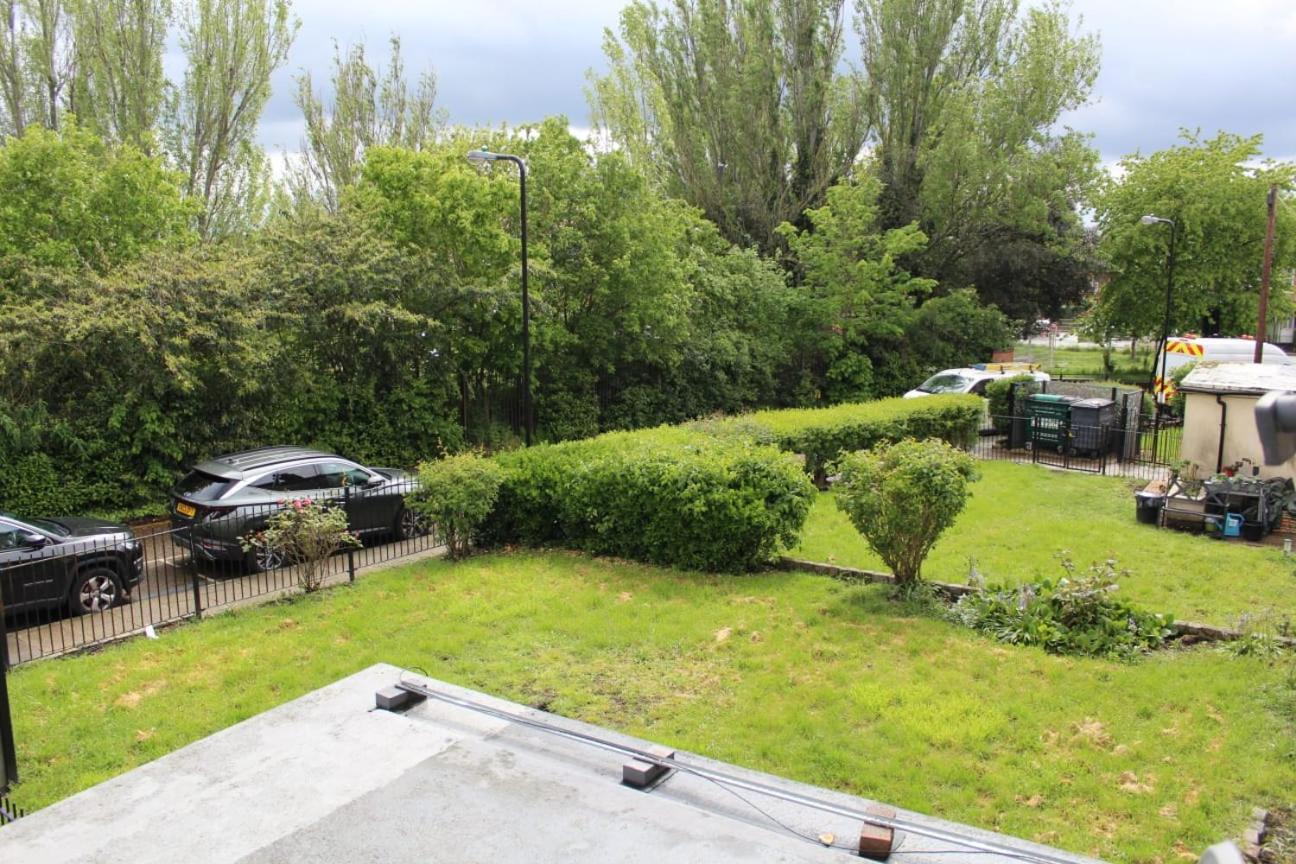 2 Bedroom Entire Flat 2 Minutes From Underground Appartamento